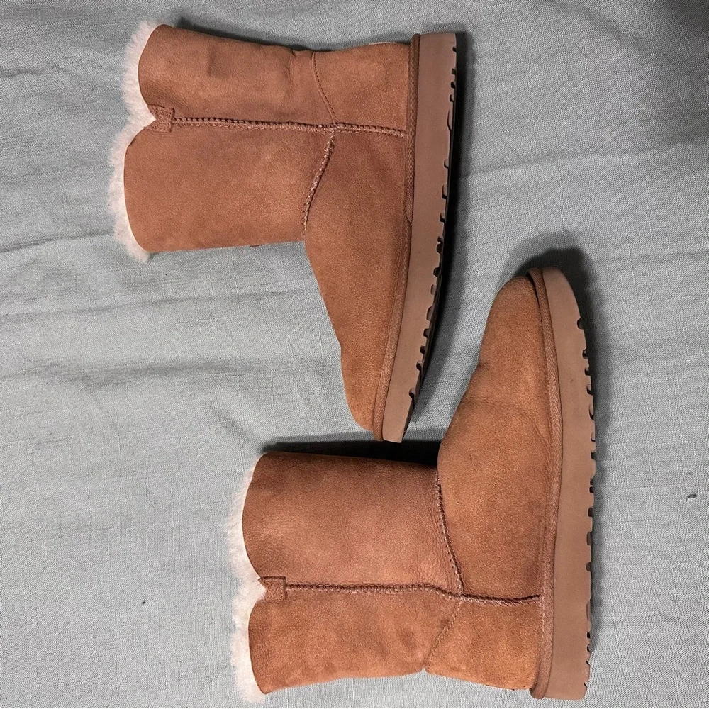 Ugg Daelynn Chestnut Leather Bailey Bow Short Boots - Picture 3 of 9